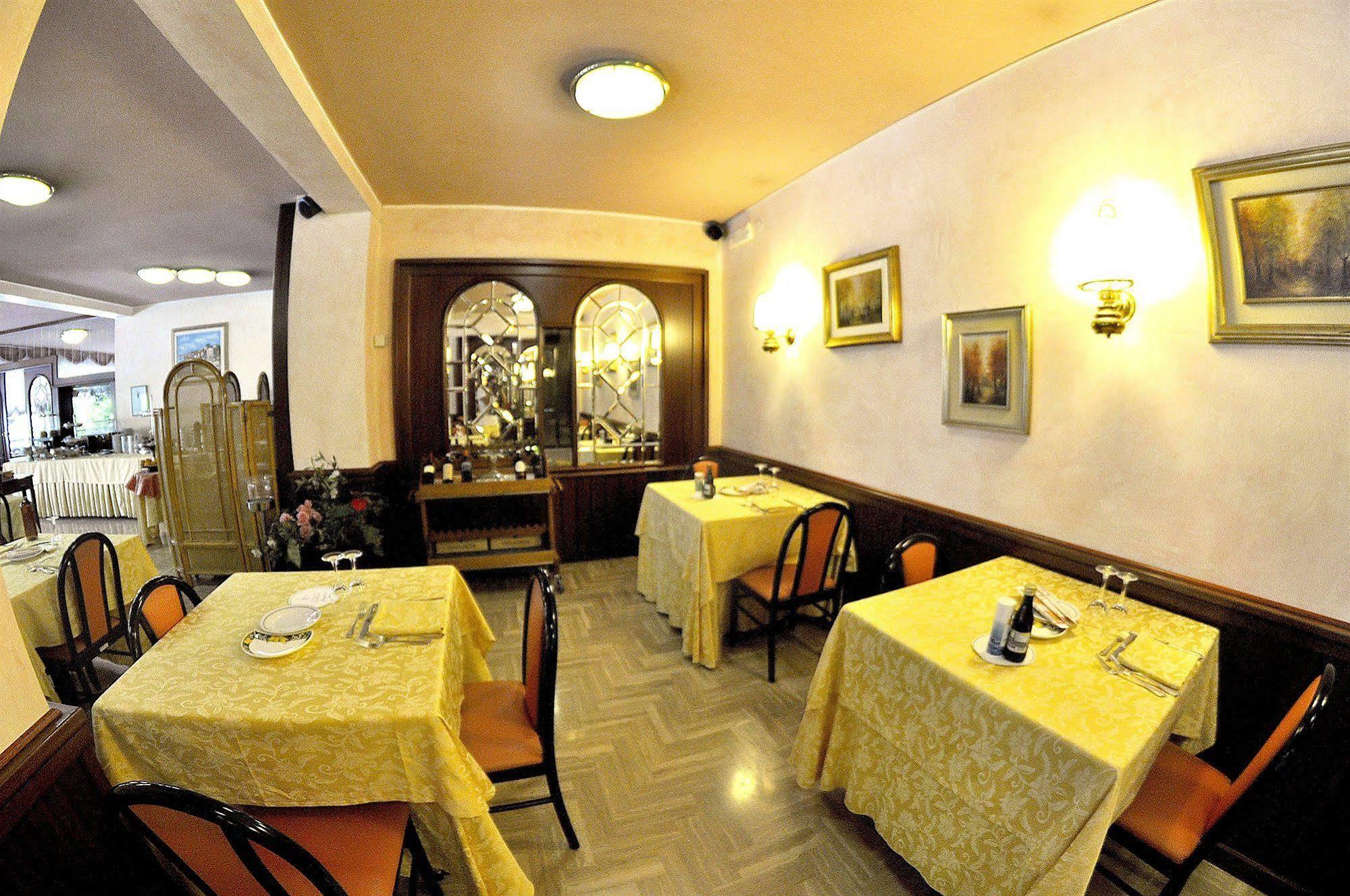 Hotel Cristallo Варацце Экстерьер фото